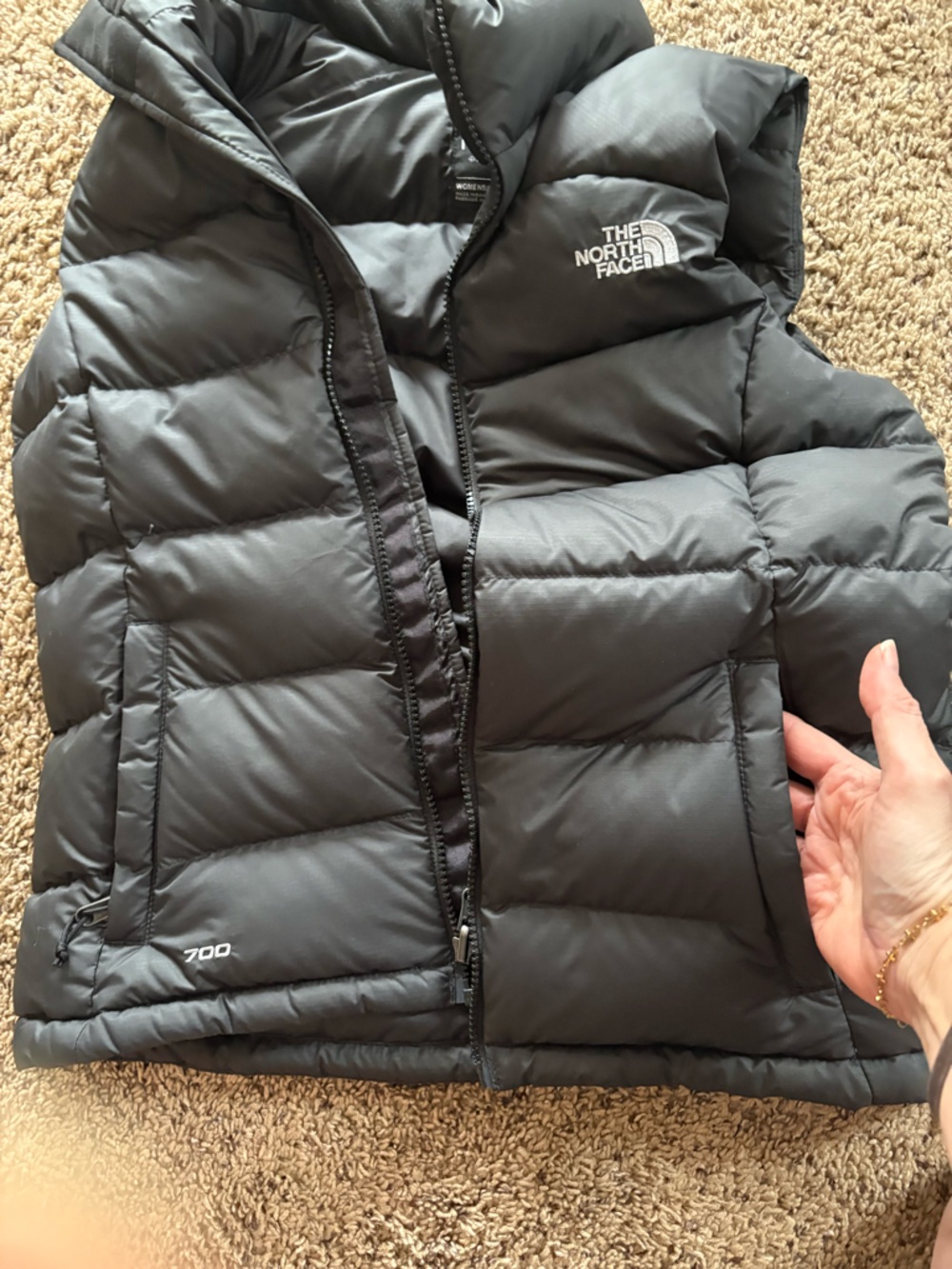 NWOT The North Face Black Puffer Vest - Picture 5 of 5